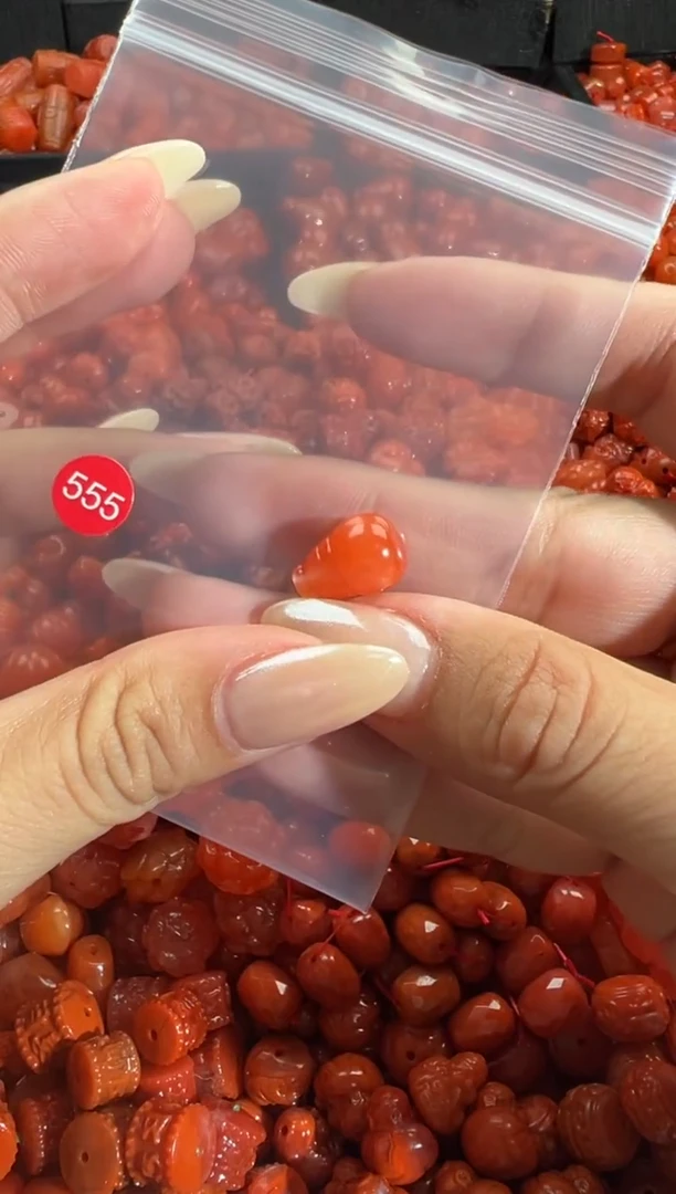 颈饰未镶嵌南红玛瑙1