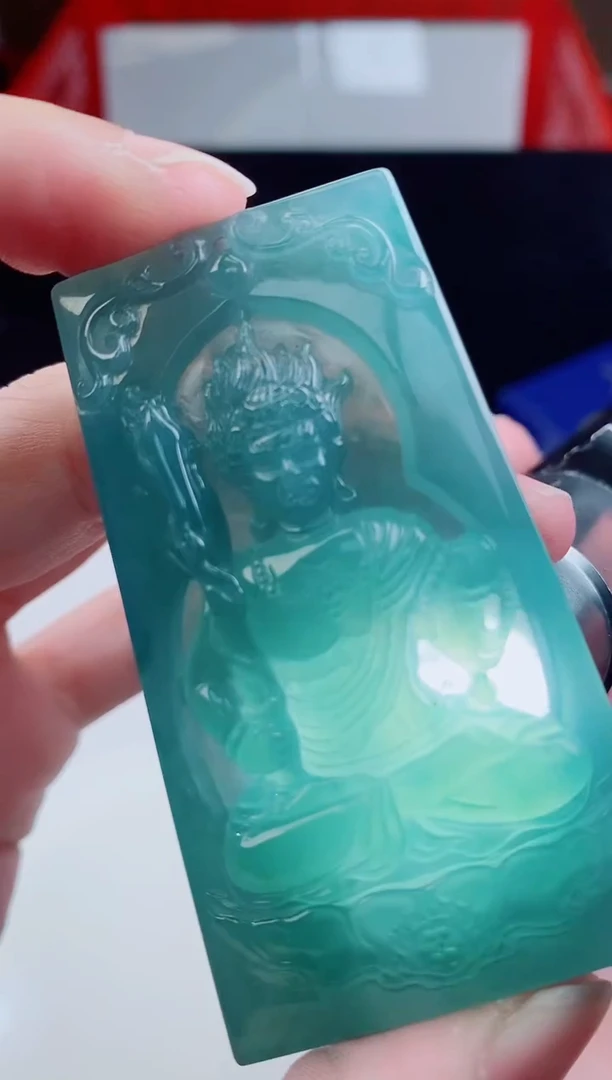 颈饰未镶嵌翡翠   `
