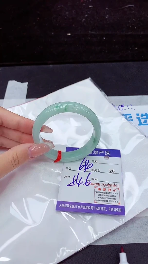 翡翠手镯未镶嵌1