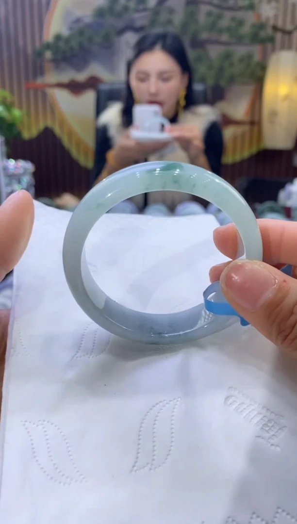 【闪购商品】翡翠手镯未镶嵌多人09366