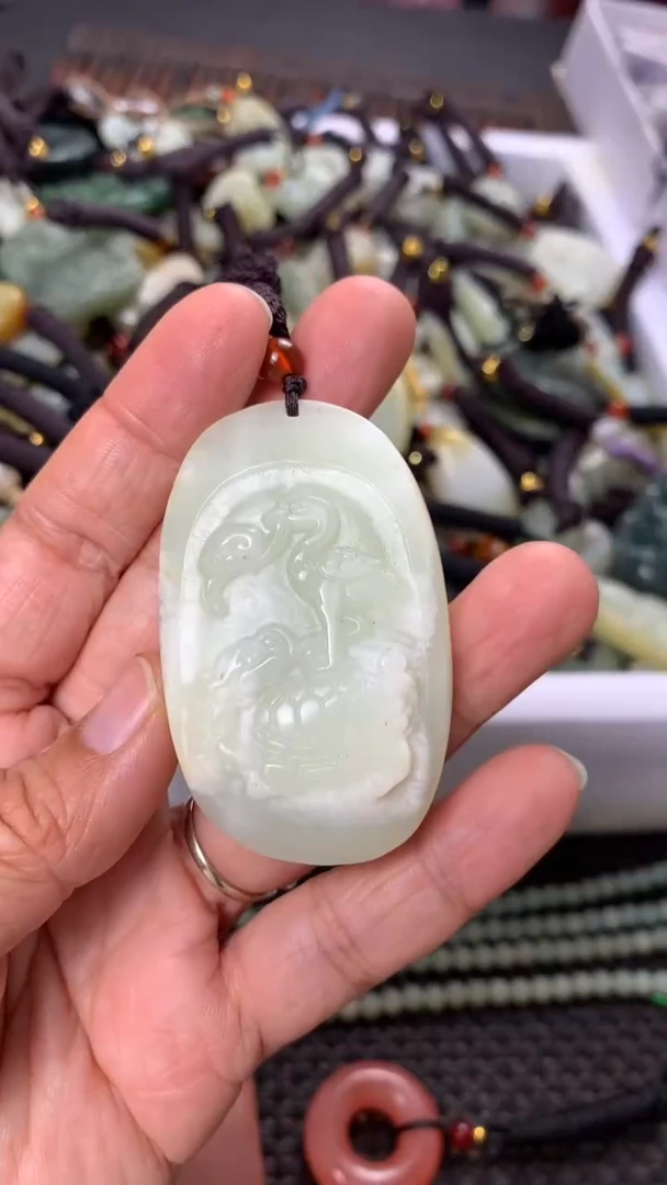 【闪购商品】和田玉颈饰未镶嵌多样性发货没有证书拍一发一有瑕