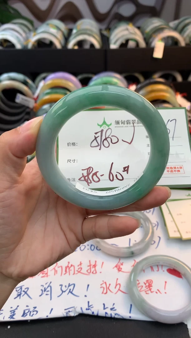 未镶嵌定制翡翠毛货需精细抛光+多人