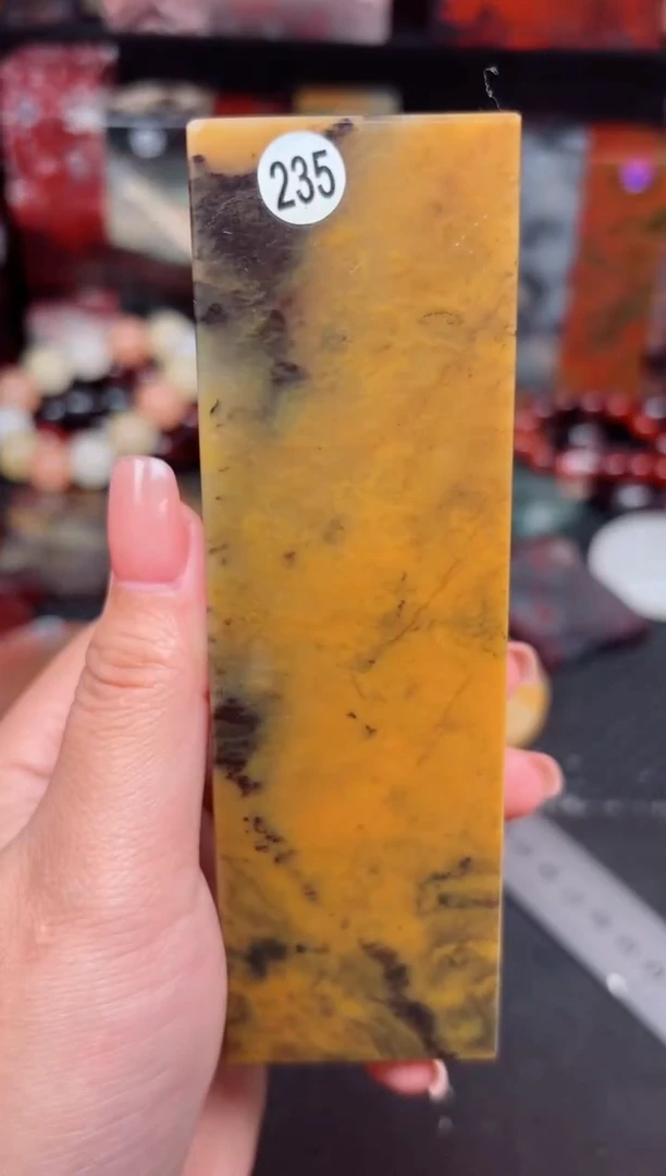 玉桂林鸡血玉印章摆件235