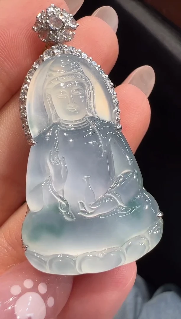 颈饰18K金镶嵌翡翠吊坠