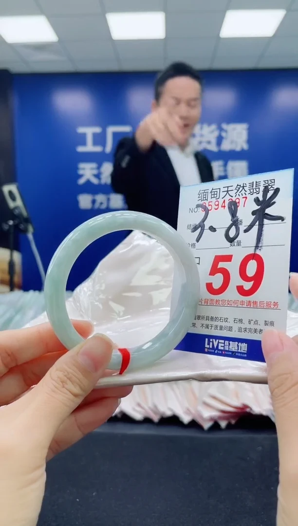未镶嵌手镯翡翠天然翡翠手镯