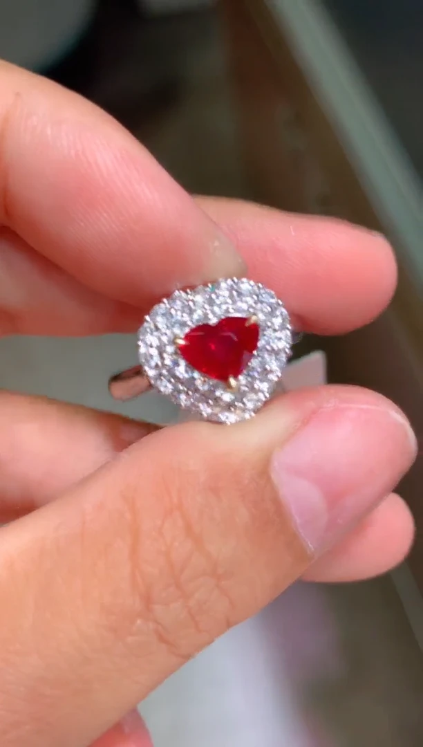 18K金镶嵌戒指红宝石1.03CT