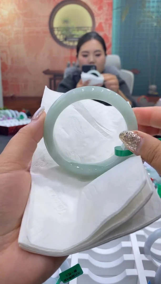 未镶嵌手镯翡翠多人00010410