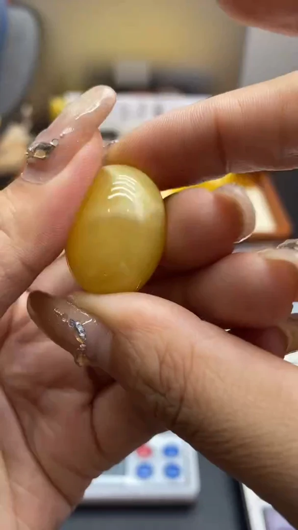 琥珀未镶嵌珠宝奇石2022