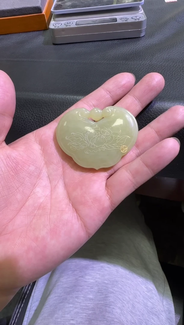 吊坠(不含链)未镶嵌和田玉若羌黄口挂件（产地直发）