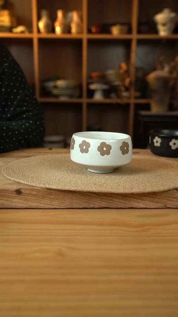 白色雕刻小花花系列的钵钵米饭碗1个
