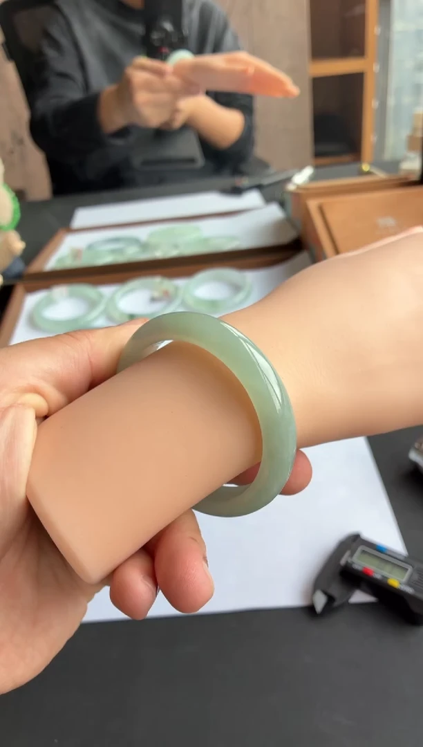 未镶嵌手镯翡翠12号52*11.4*8.3正圈