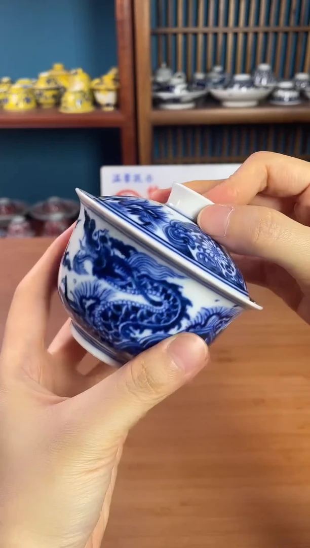 景德镇青花龙纹盖碗