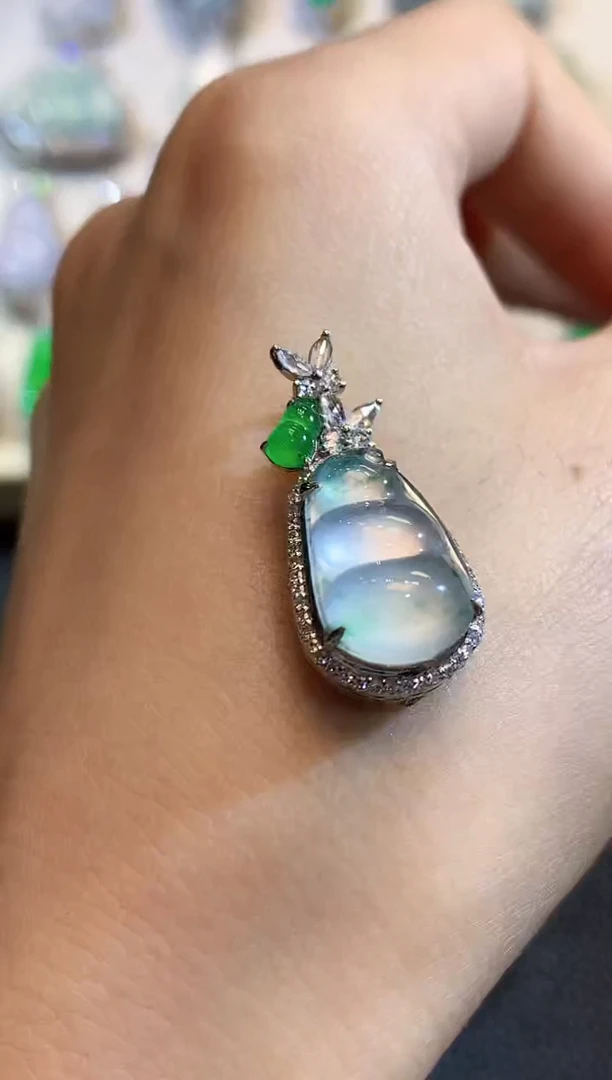 吊坠(不含链)18K金镶嵌翡翠C36