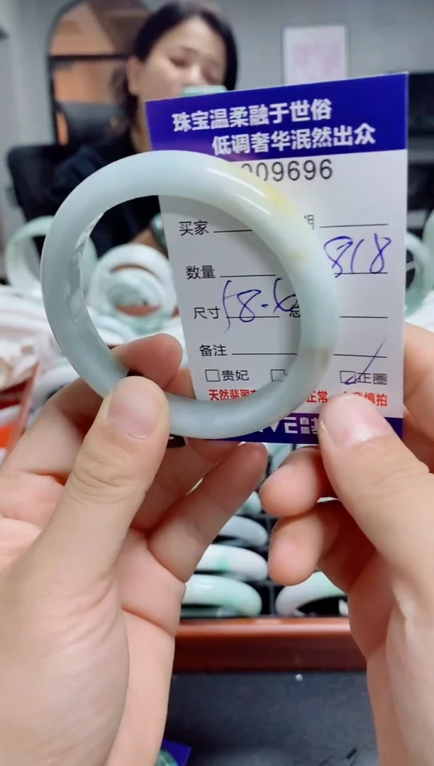 翡翠手镯未镶嵌天然翡翠A货