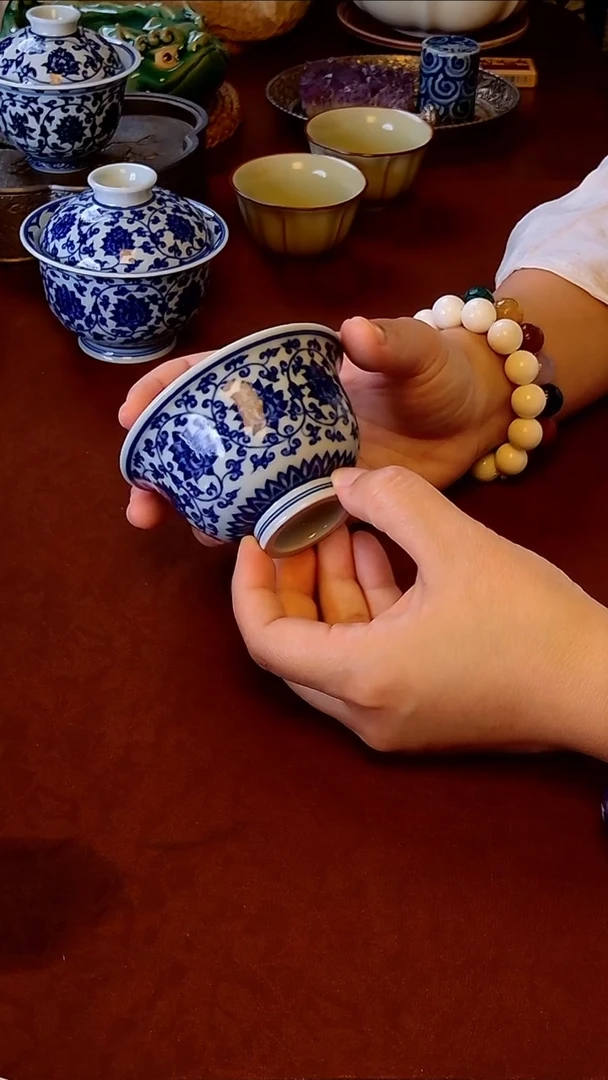 【手工手绘青花缠枝莲压手杯】