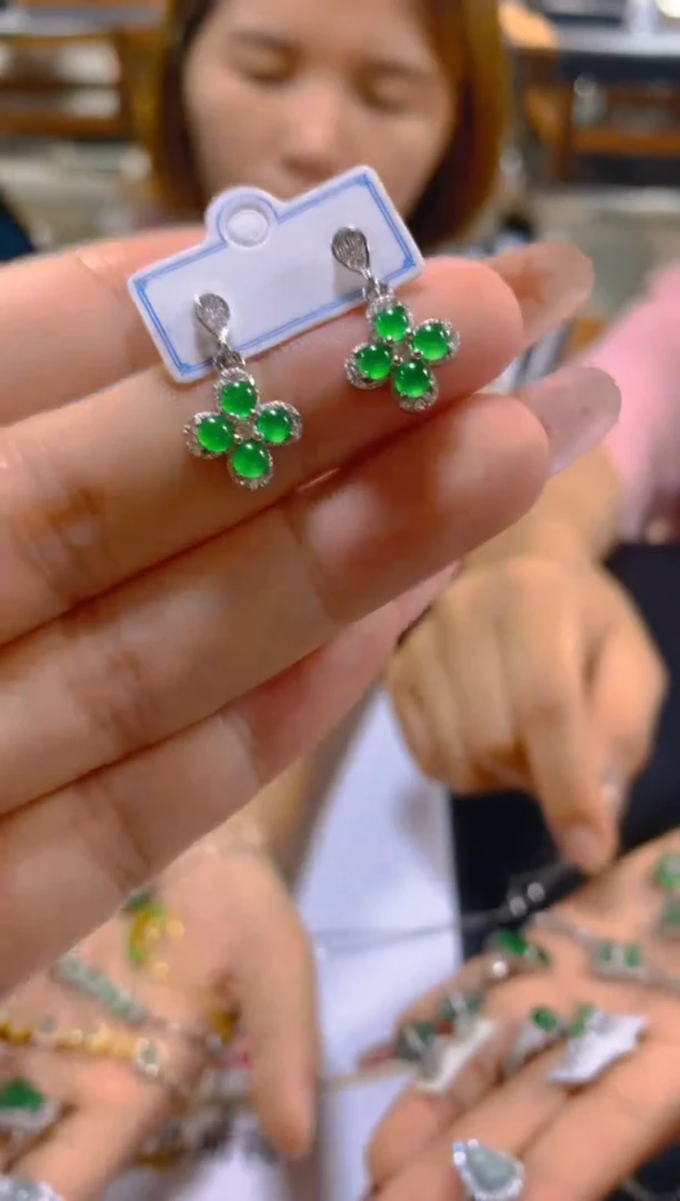 翡翠未镶嵌耳饰多样性发一