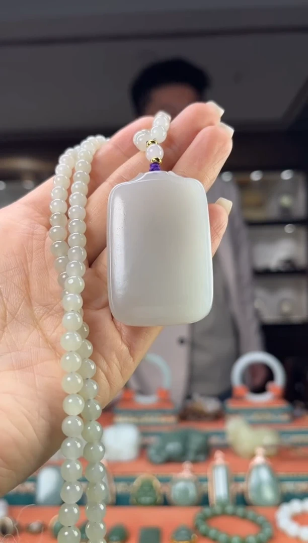 颈饰未镶嵌和田玉佩佩