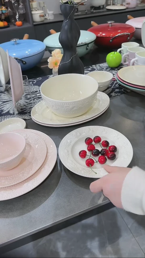 【闪购商品】瓷2个浮雕草莓深盘-奶油白8寸