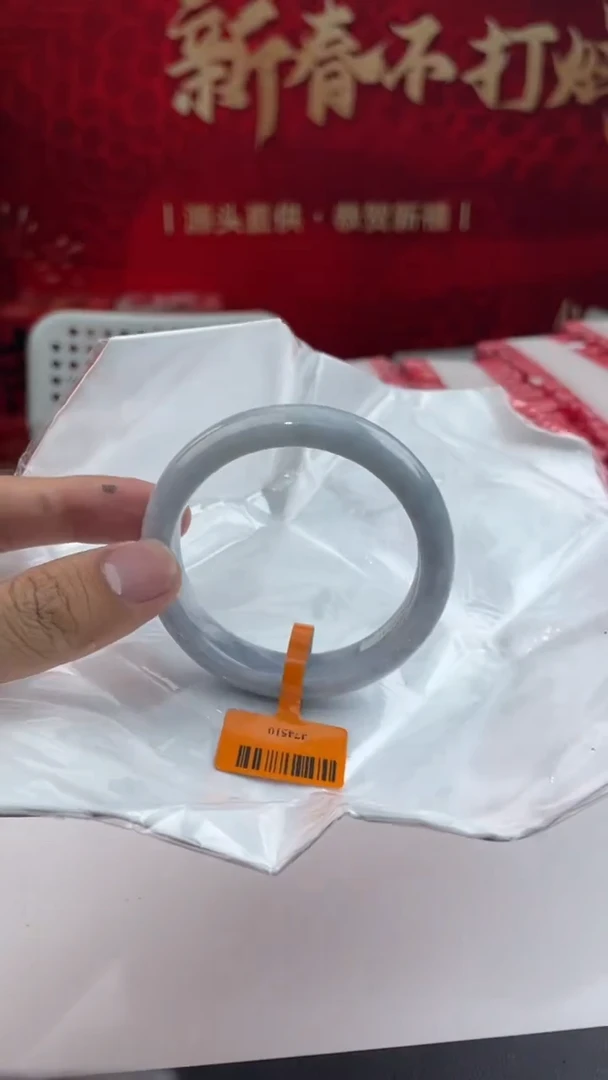 【闪购商品】翡翠手镯未镶嵌17翡翠手镯（微瑕）