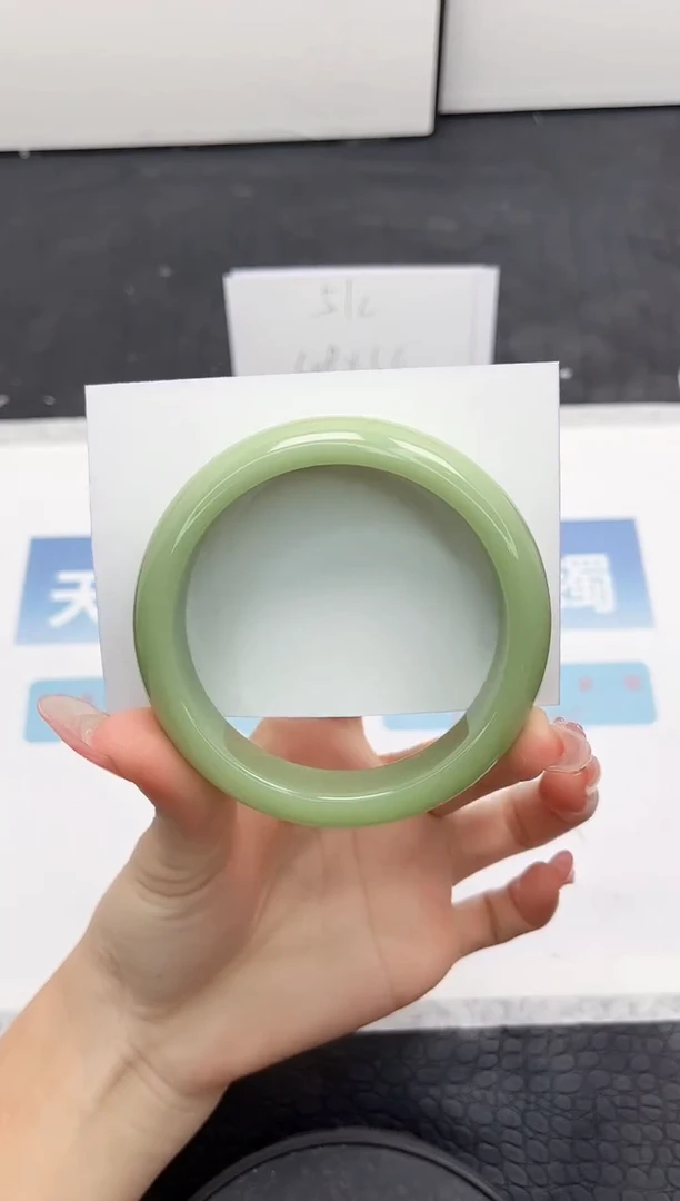 【闪购商品】石英质玉手镯未镶嵌117-60