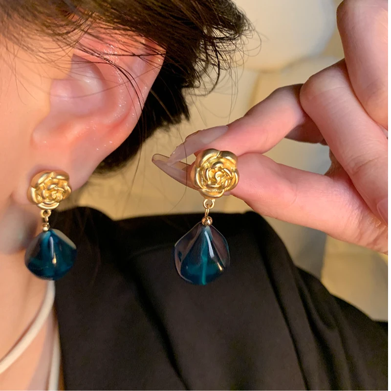 合金树脂耳饰 玫瑰花耳钉轻奢小众水滴形绿水晶耳环法式复古优雅