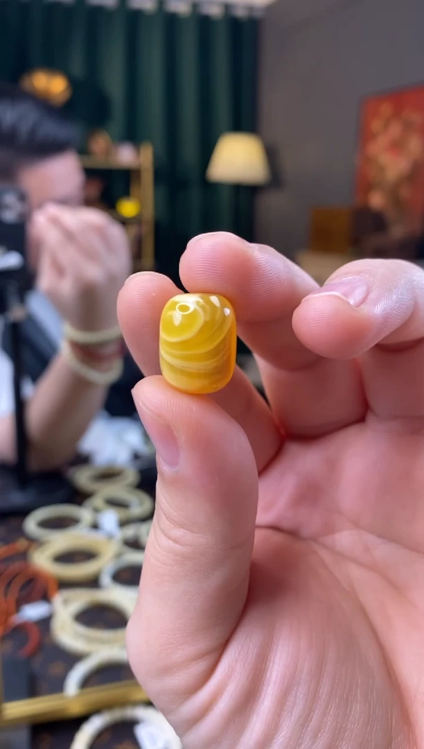 【闪购商品】蜜蜡手串未镶嵌对孔16mm桶珠