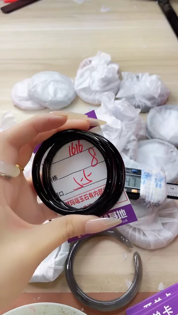 玛瑙/玉髓手镯未镶嵌1616