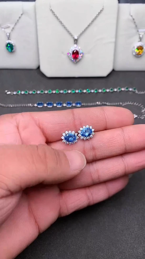 【闪购商品】海蓝宝石耳钉银S925镶嵌······