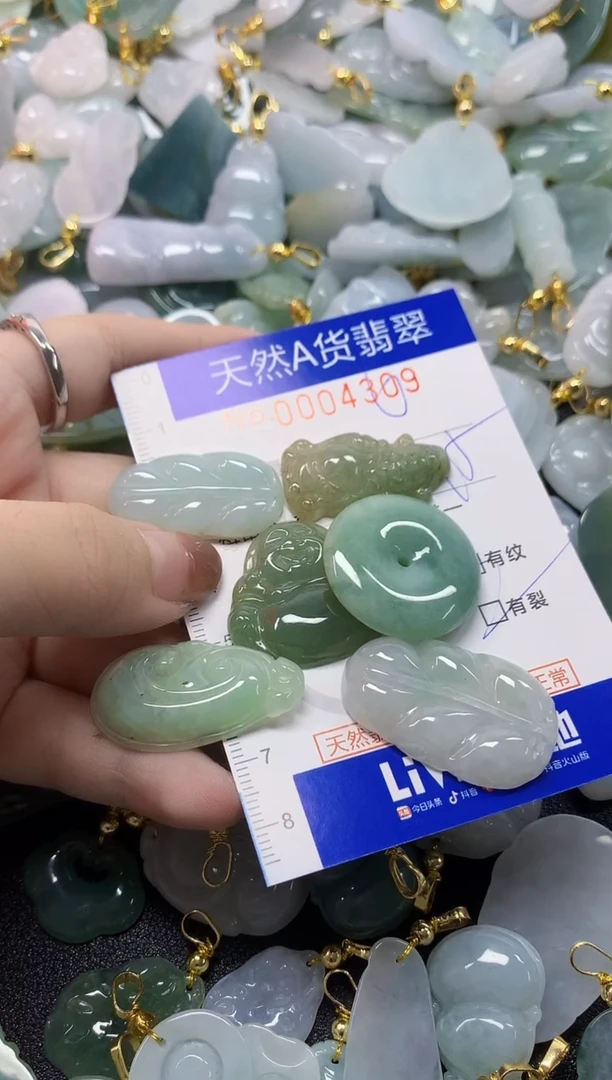 颈饰未镶嵌翡翠大**才天然a货翡翠