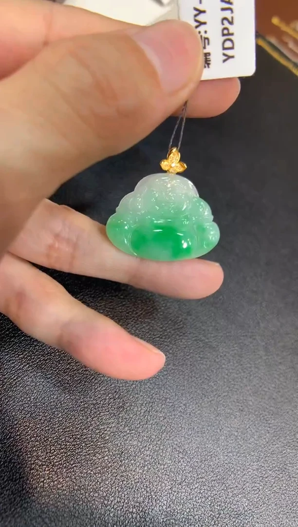 翡翠18K金镶嵌颈饰佛公