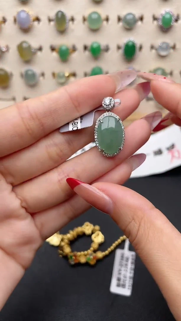 【闪购商品】翡翠吊坠(赠链)银S925镶嵌一物一证一礼盒