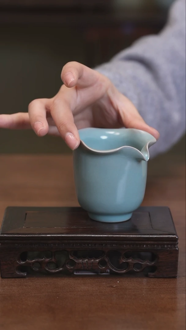 【闪购商品】清凉寺原产地仿古釉汝瓷花口公道（微瑕）