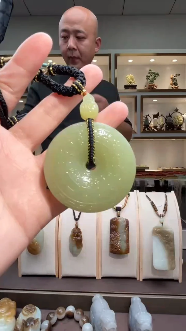 颈饰未镶嵌和田玉苏