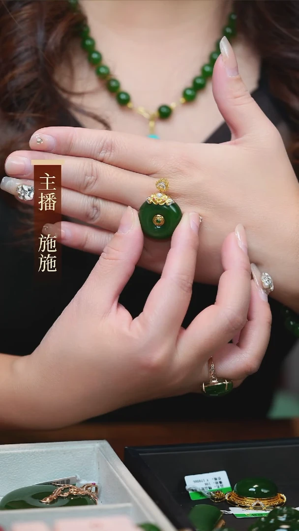 吊坠(赠链)18K金镶嵌和田玉（碧玉）~**～18K金镶嵌精品碧玉吊坠