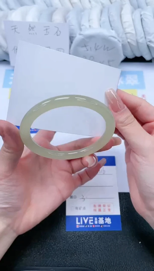 【闪购商品】石英质玉手镯未镶嵌T116-60