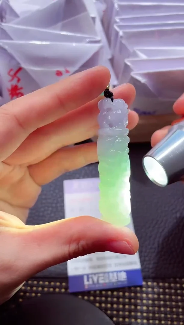 未镶嵌挂件翡翠000888