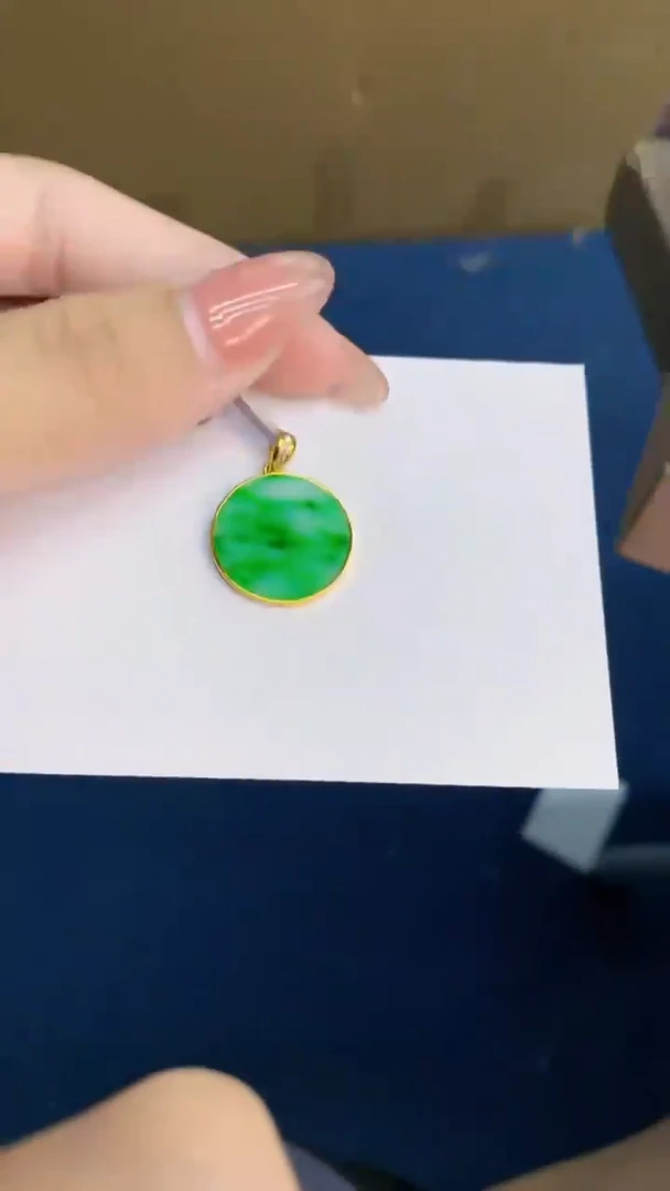 翡翠未镶嵌颈饰           1