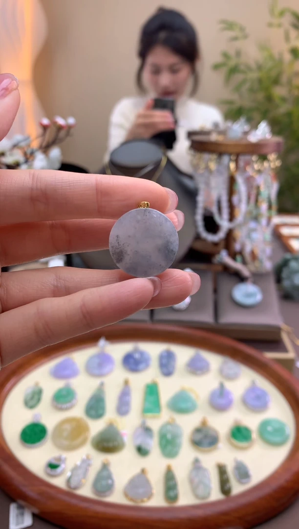 【闪购商品】翡翠颈饰18K金镶嵌无事牌