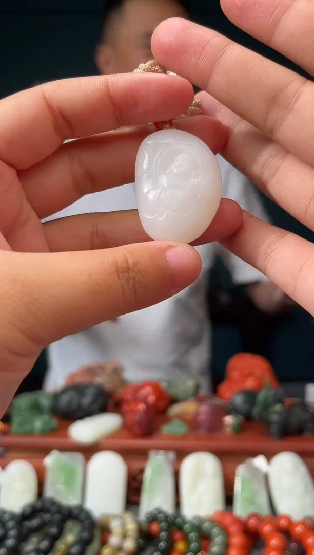 和田玉未镶嵌颈饰吊坠