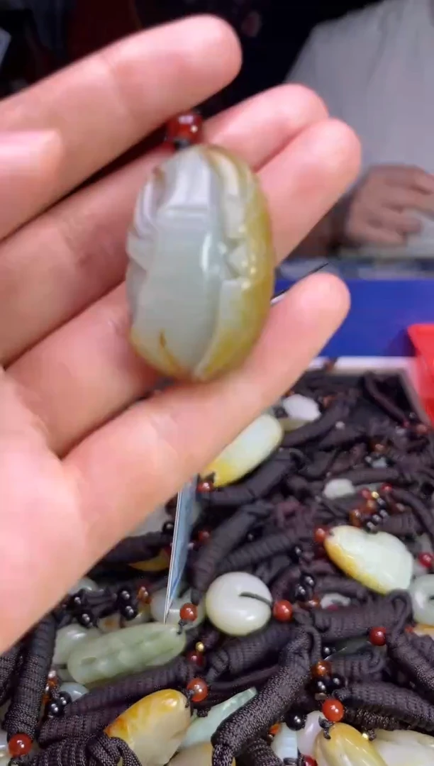 未镶嵌和田玉挂件1