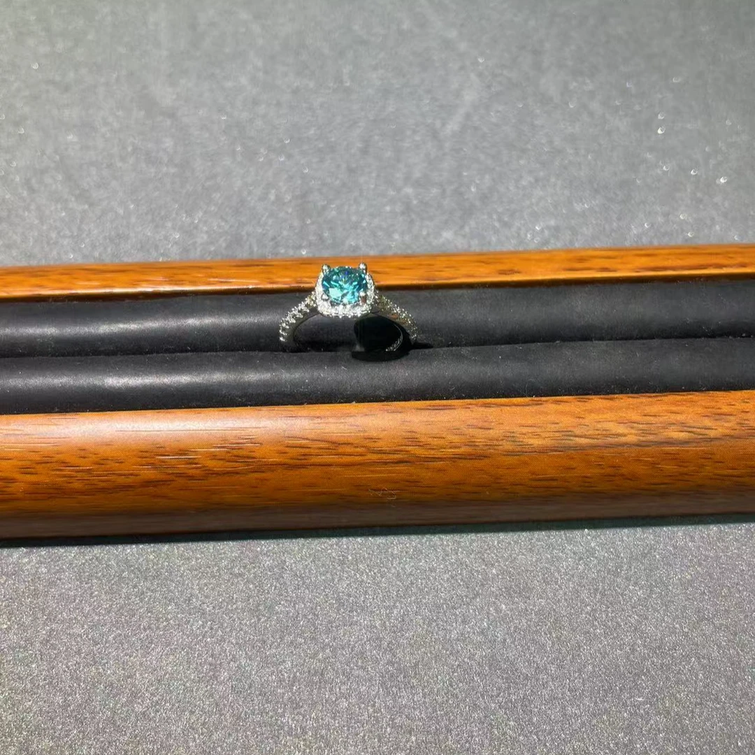 s7621白托微镶绿四爪戒指多样发