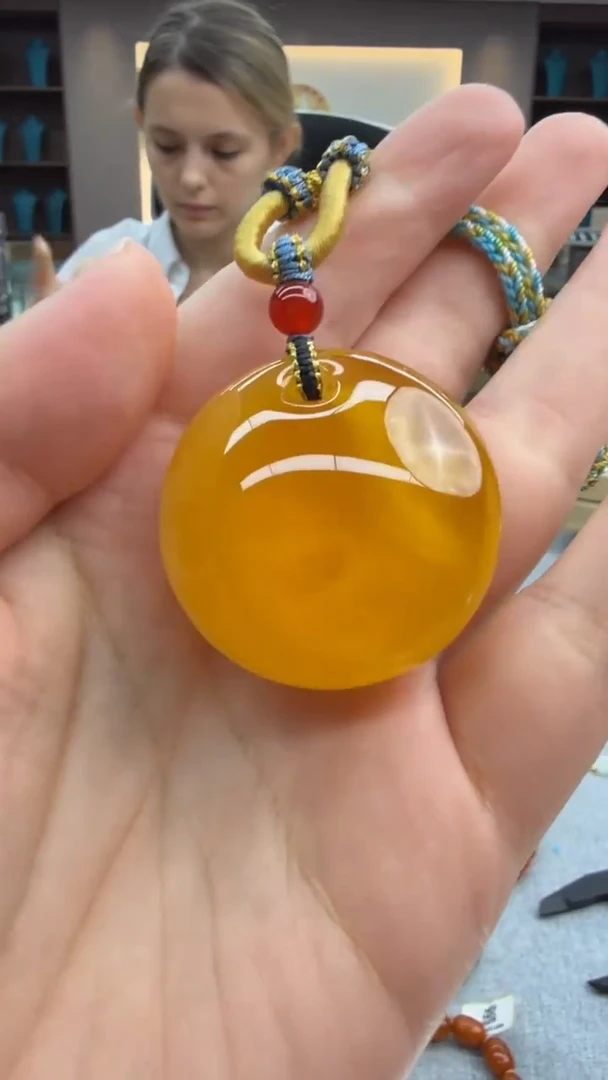 琥珀颈饰未镶嵌114秒拍号 假一罚三