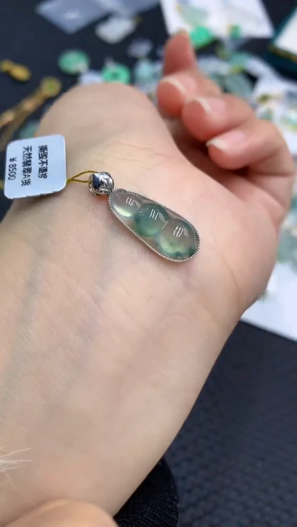 【闪购商品】翡翠颈饰18K金镶嵌            8