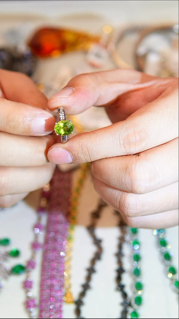 银S925镶嵌戒指橄榄石满火彩橄榄石戒指