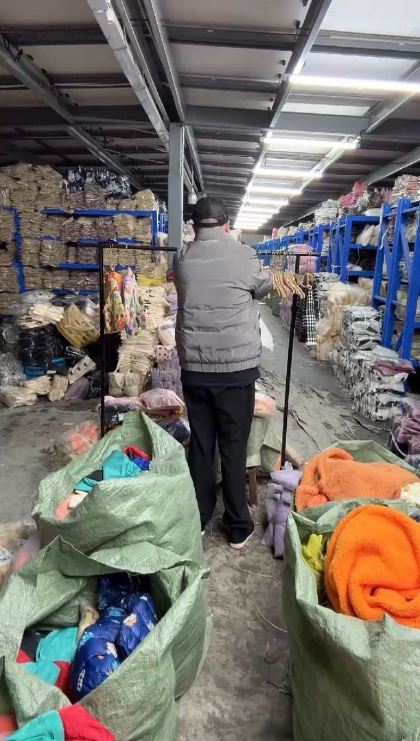 嬿****?女童外套302 90