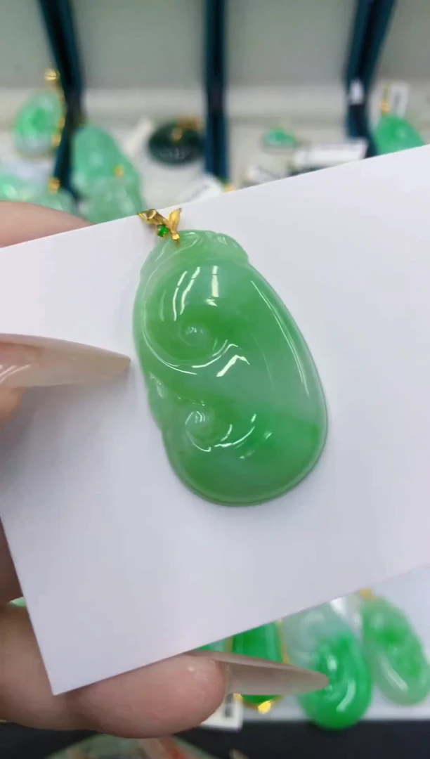 颈饰18K金镶嵌翡翠11111