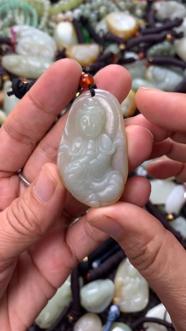 和田玉未镶嵌颈饰（多样性发一件）没有证书有瑕