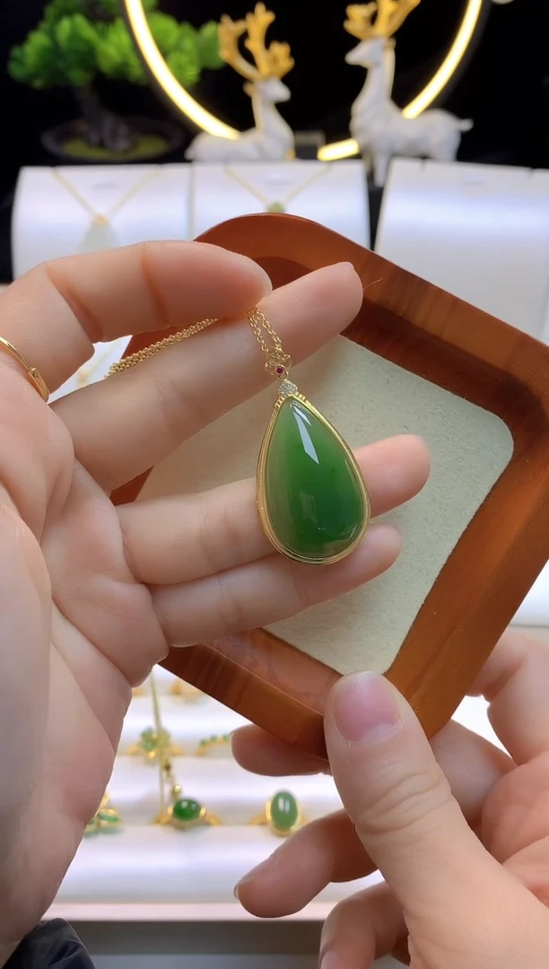 【闪购商品】和田玉吊坠银S925镀金镶嵌碧玉大水滴