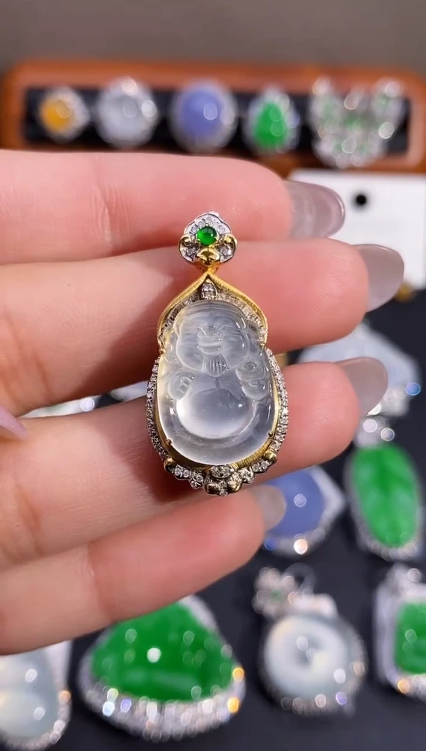 【闪购商品】翡翠颈饰18K金镶嵌吊坠