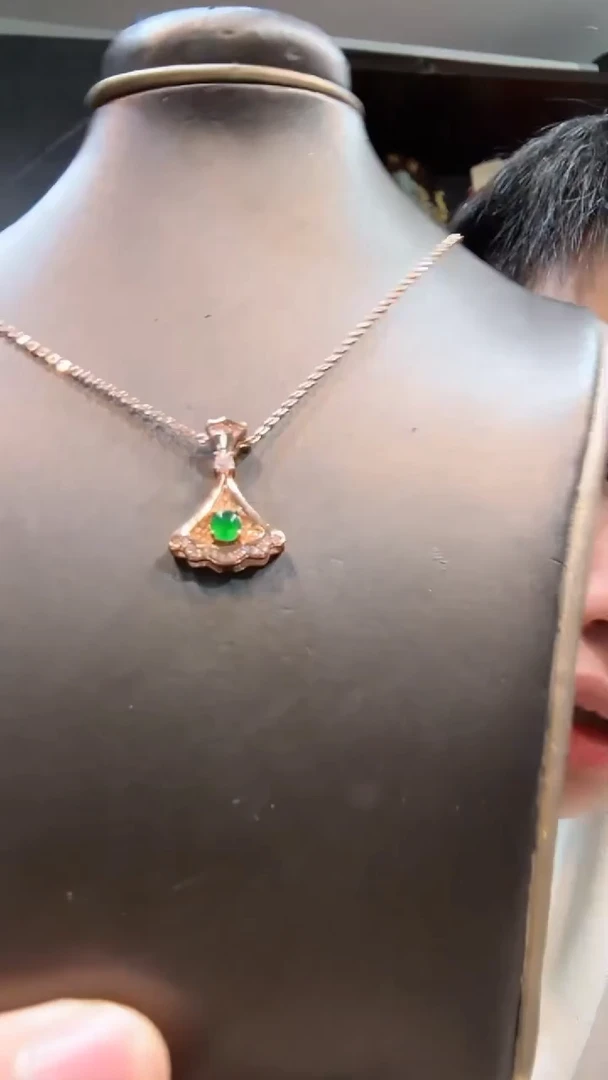 【闪购商品】翡翠吊坠(不含链)未镶嵌多样性发货其一不含链